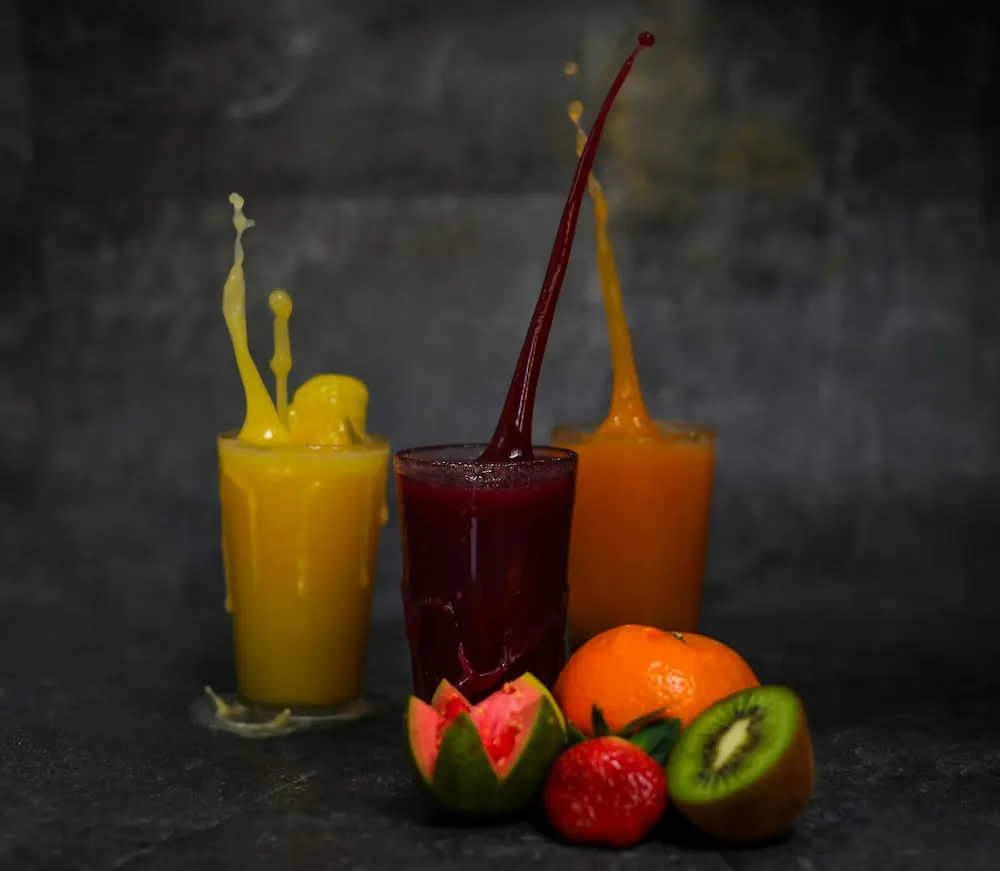 Jugos naturales de mango, fresa y naranja